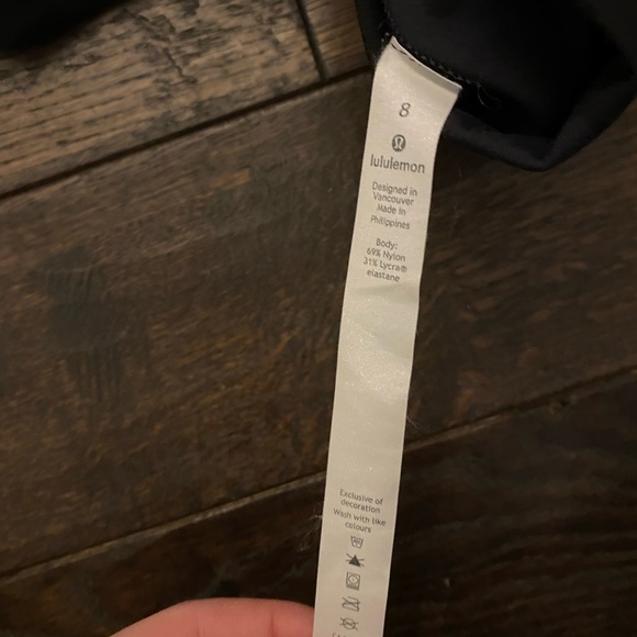 Ladies nearly new Lululemon black heritage camo leggings - Picture 3 of 3